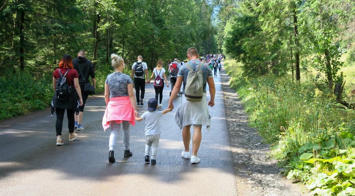 Morskie Oko. Tatrzański Park Narodowy zmienia zasady wjazdu na parkingi przy szlaku