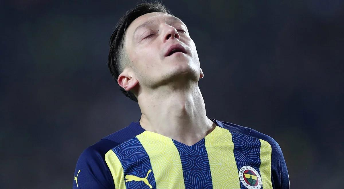 Mesut Oezil został zawieszony przez Fenerbahce. Kolejne problemy piłkarza