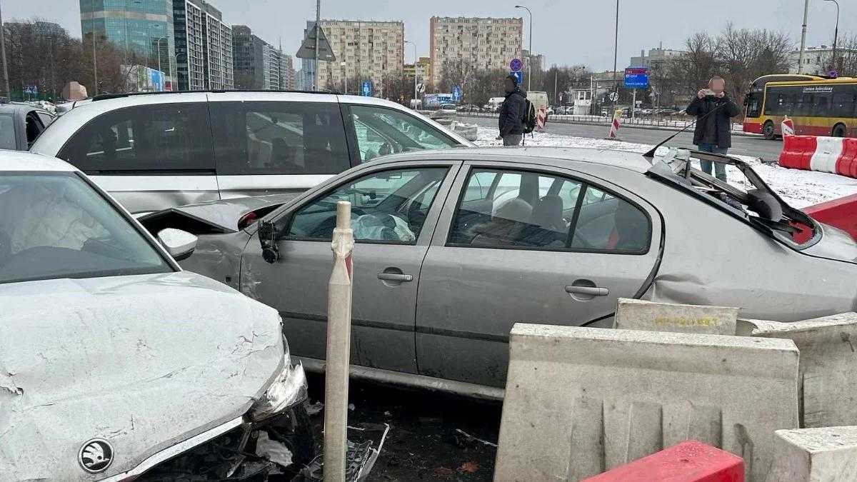 Poważne utrudnienia w Warszawie. Karambol przy dworcu