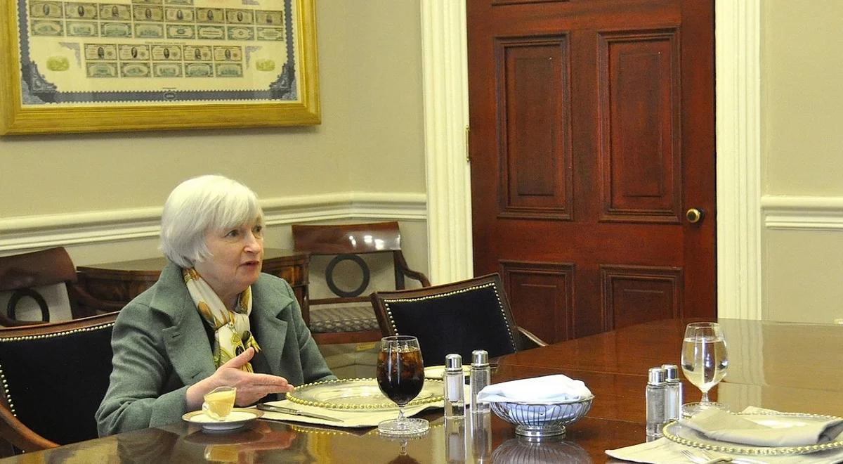 Janet Yellen ostrożną wypowiedzią ws. stóp procentowych osłabiła dolara. Za to giełdy w górę