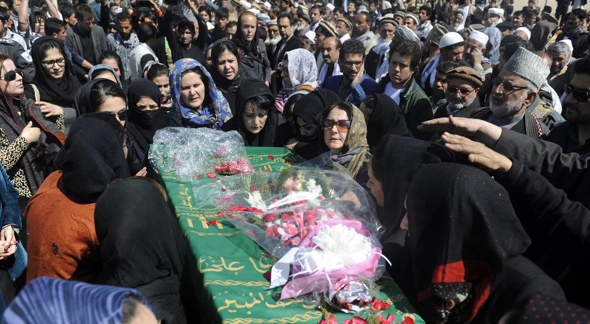 Afganistan: tłumy na pogrzebie zlinczowanej 27-letniej kobiety