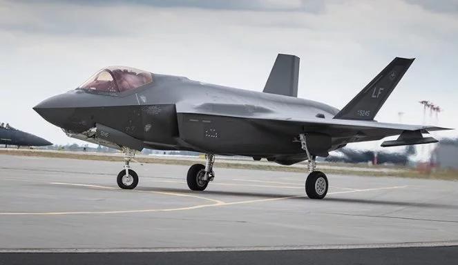 Myśliwce F-35 w Polsce. Szef MON: pracujemy nad tym, by strzegły naszego nieba