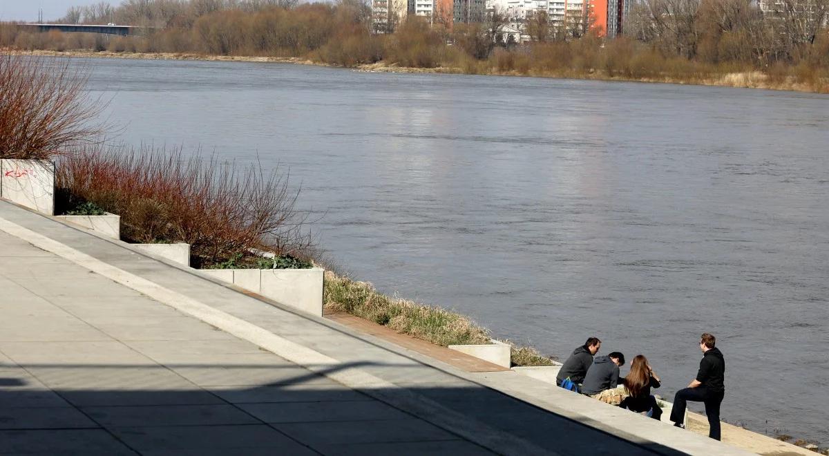 Warszawa: zakaz picia alkoholu na bulwarach i plażach. Jednogłośna decyzja radnych