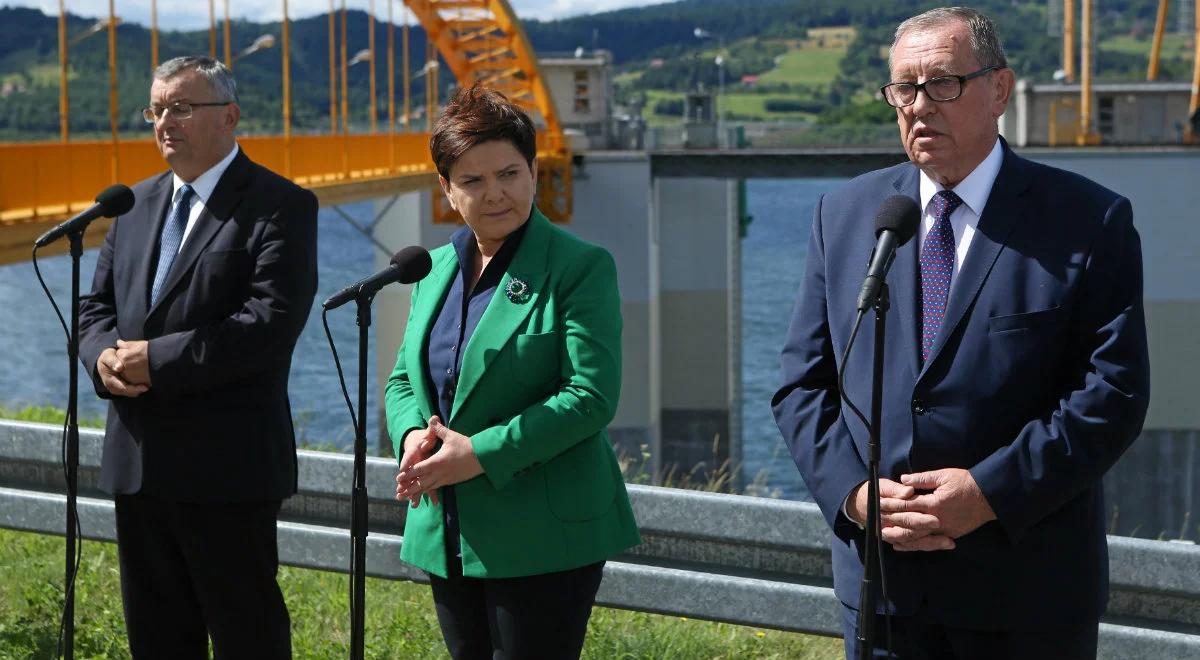 Premier na otwarciu zbiornika w Świnnej Porębie. "Ma chronić region przed powodzią"