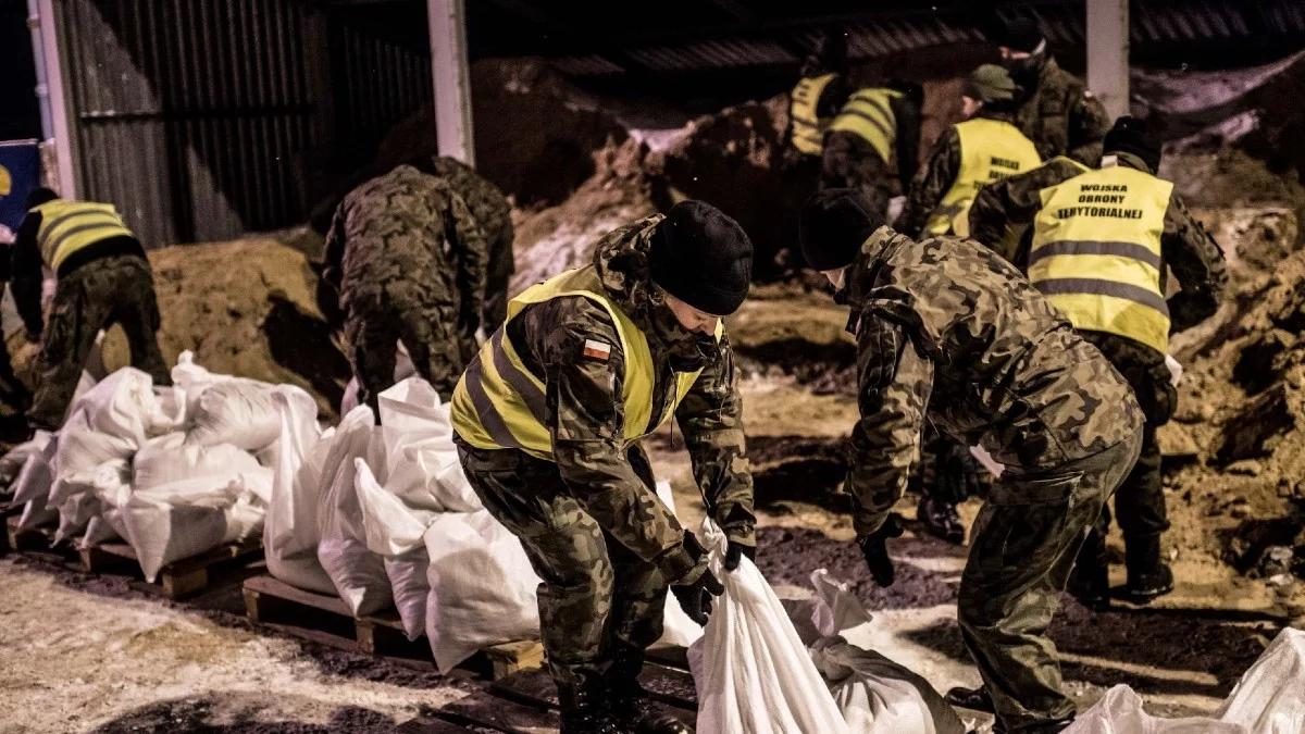 Szef MON: blisko osiem tysięcy żołnierzy w pogotowiu na wypadek podtopień