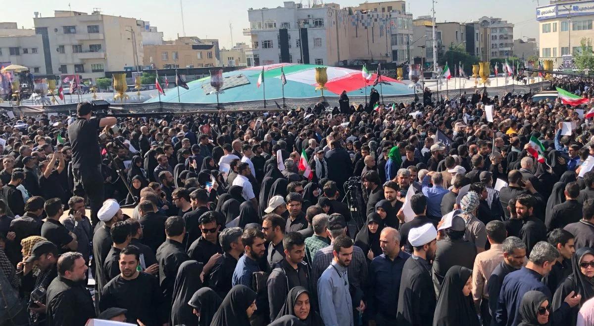 Uroczystości pogrzebowe w Iranie. Modlitwy poprowadzi ajatollah Chamenei