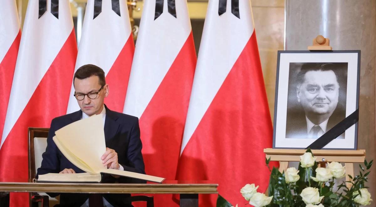 "Jan Olszewski był człowiekiem wielkiej odwagi". Księga kondolencyjna w KPRM