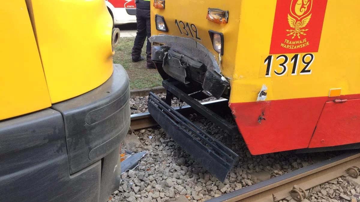 Zderzenie tramwajów w Warszawie. Trzy osoby trafiły do szpitala