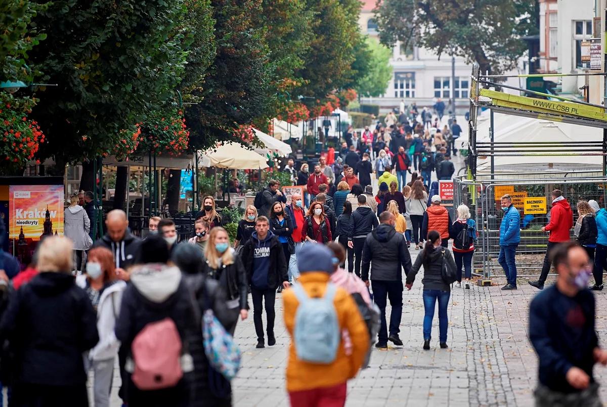 Dr Grzesiowski: jeśli uda się ograniczyć mobilność i liczbę spotkań, zachorowań będzie mniej