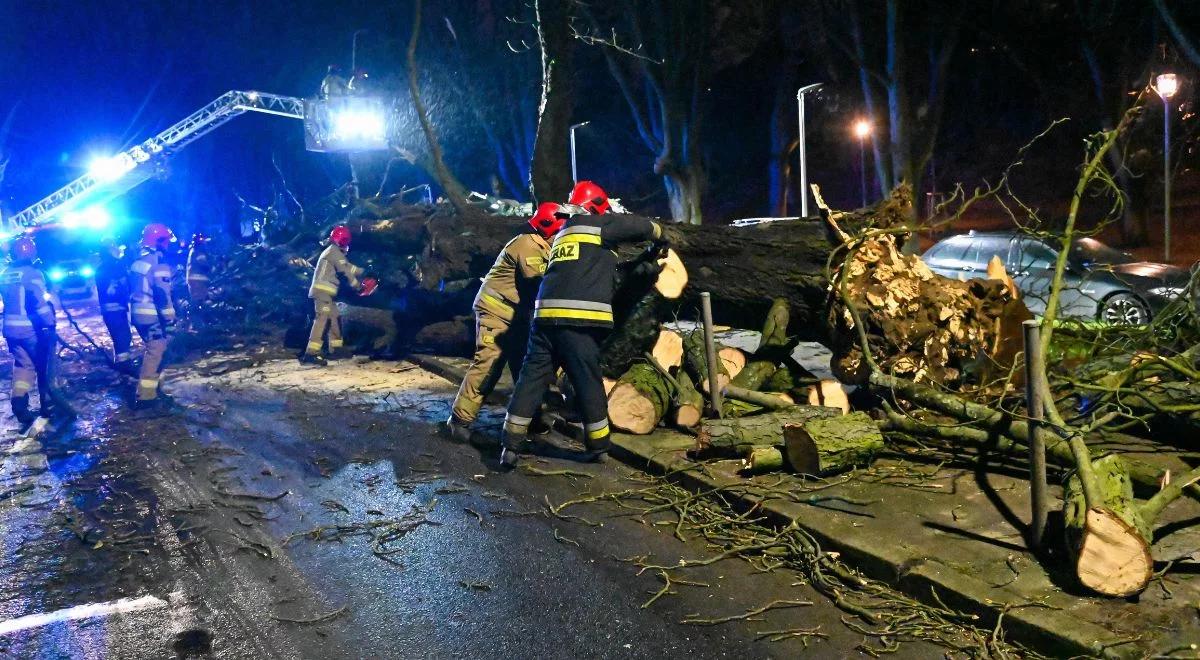 Silny wiatr i deszcz w całej Polsce. Setki interwencji straży pożarnej