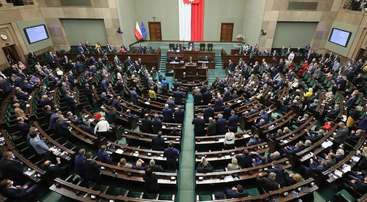 Ostatni dzień posiedzenia Sejmu. Posłowie zajmą się m.in. zaostrzeniem kar dla sprawców wykroczeń drogowych 