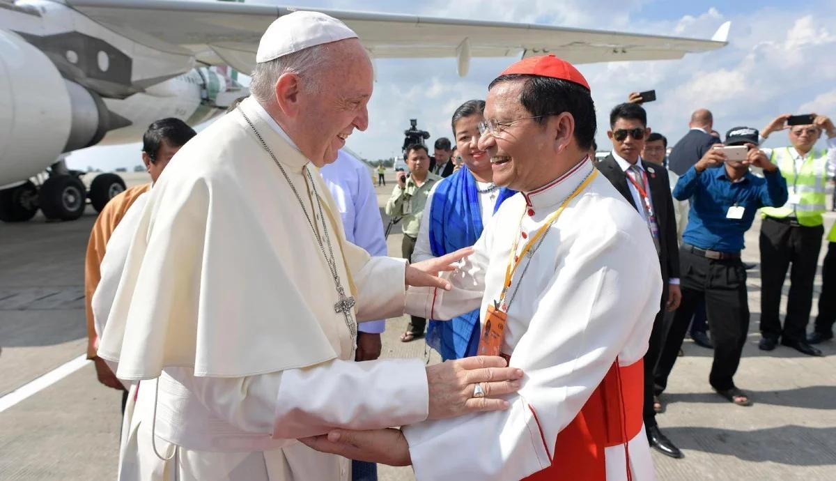 "Kurtuazyjna wizyta". Papież rozmawiał z głównym dowódcą armii Birmy