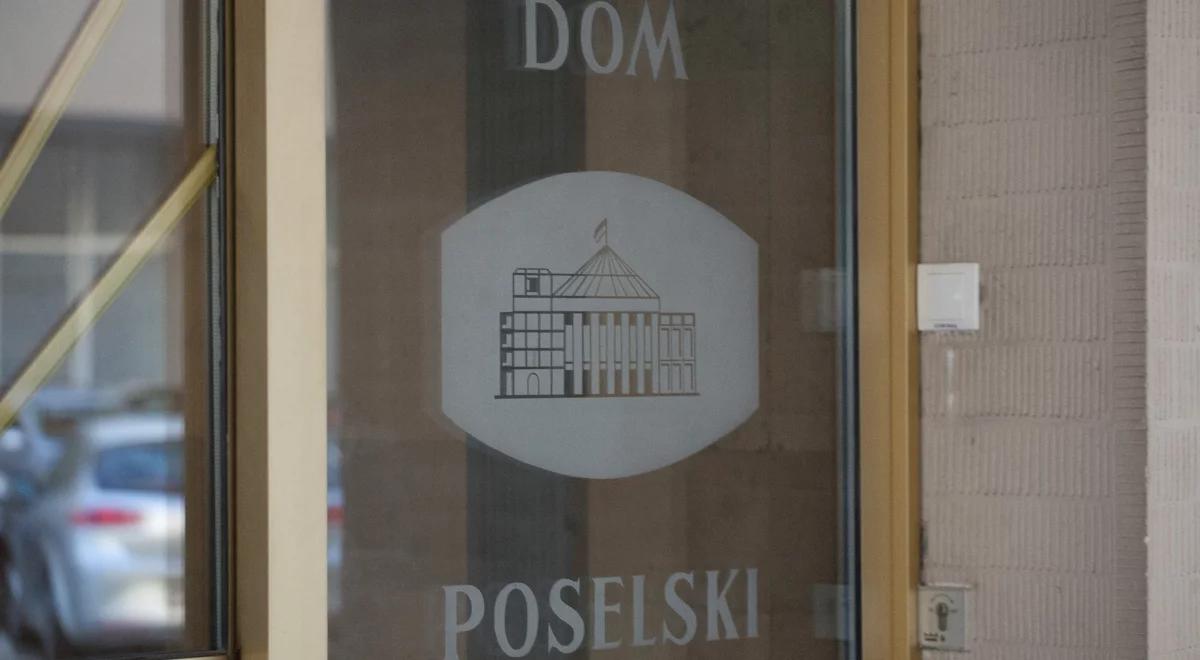 Sprzedaż alkoholu w Sejmie powinna być zakazana? Wyniki sondażu