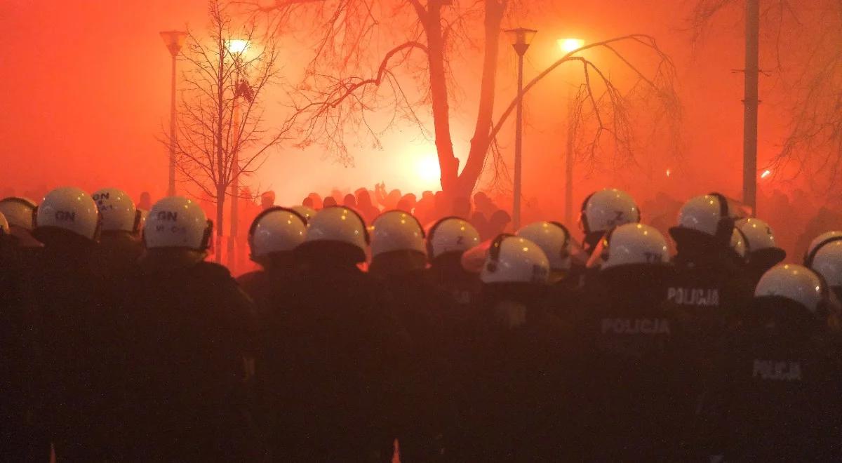 Ekstraklasa: Legia - Warta. Tłumy kibiców pod stadionem. Policja ujawnia szczegóły