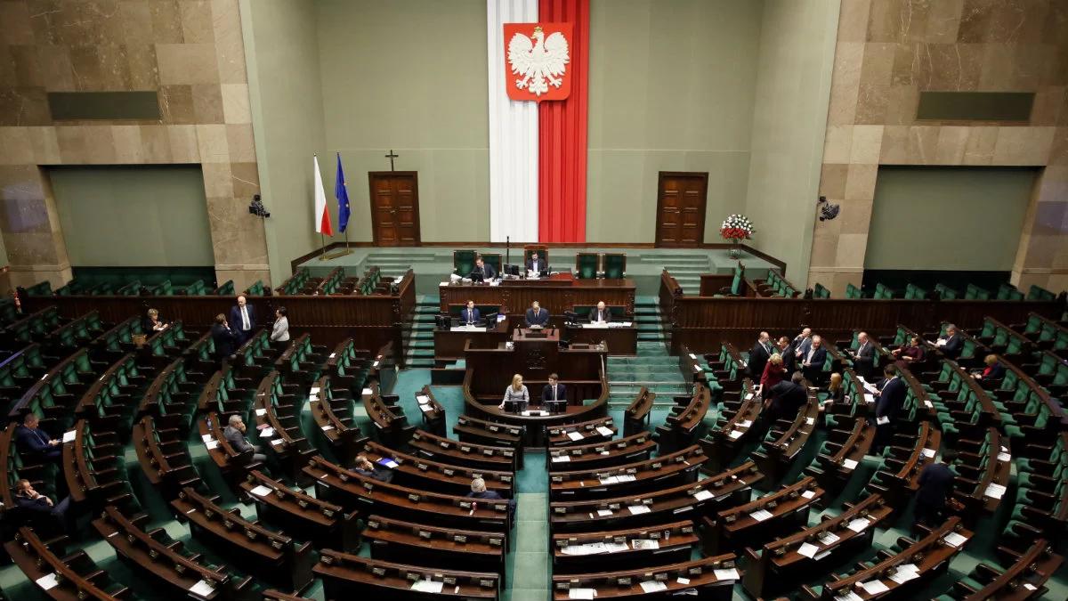 Komisja administracji: poprawki do noweli ustawy o służbie cywilnej