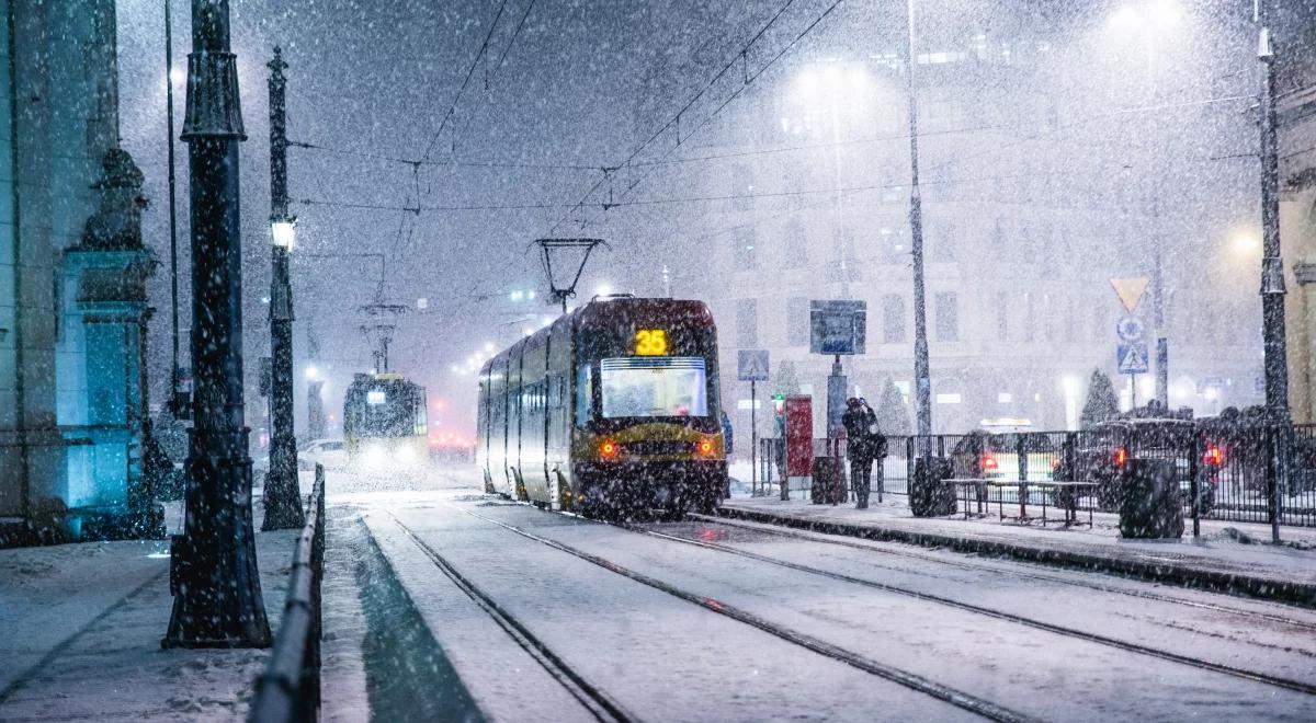 Silny wiatr, zawieje śnieżne, oblodzenia. Ostrzeżenia przed gwałtowną pogodą