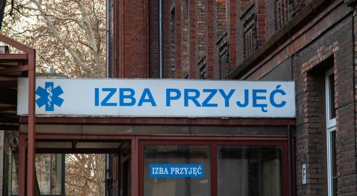 Warszawa. Starszy mężczyzna z nożem w klatce piersiowej nie żyje