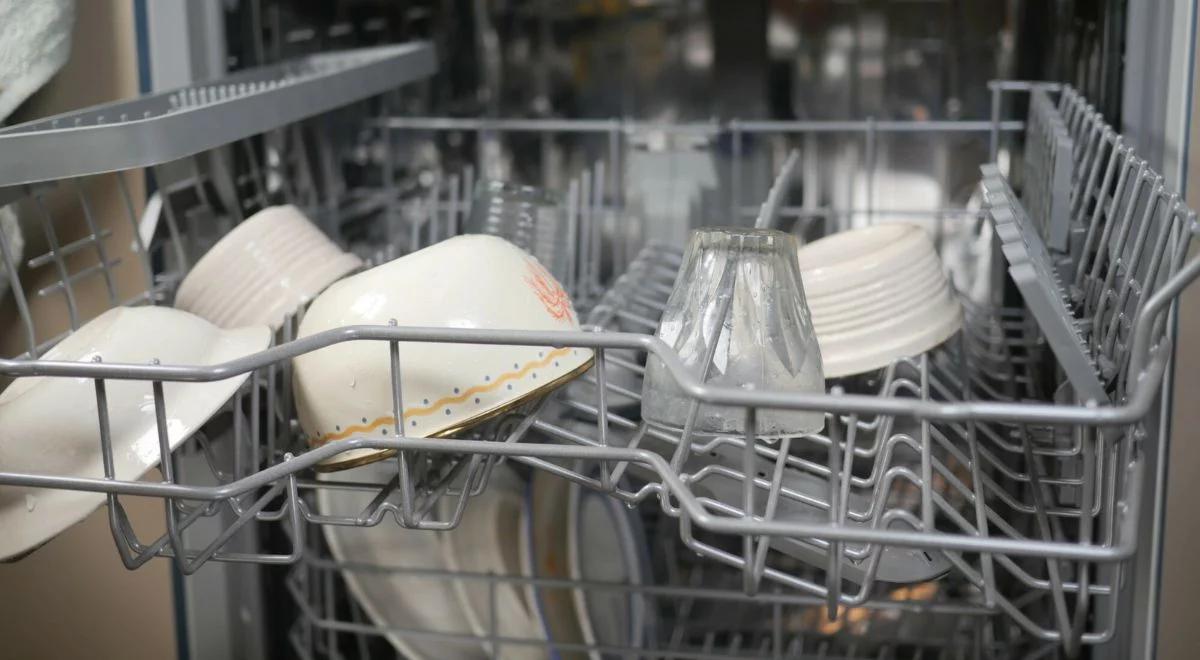 Mikroplastik w kuchni. Zmywarka uwalnia go podczas mycia