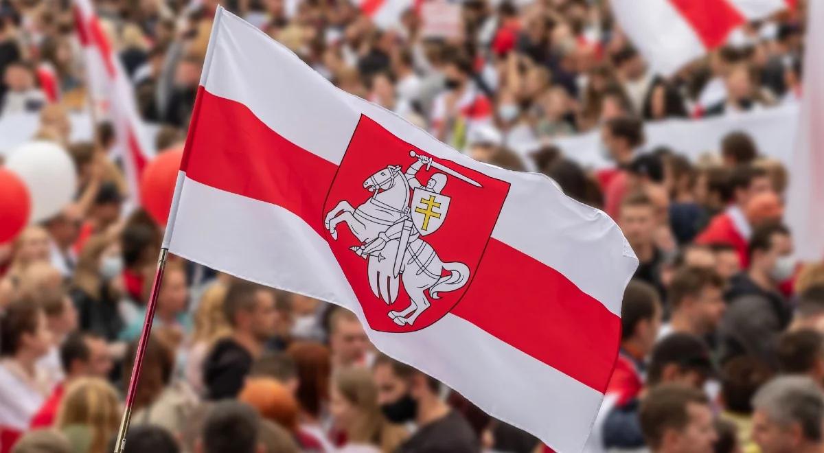 9 lat łagrów za powyborczą demonstrację. Represje na Białorusi przybierają na sile