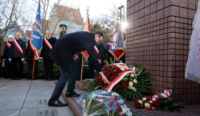 Premier o swoim ojcu: należał do pokolenia Polaków, które niosło "pochodnię polskości"