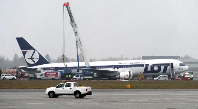 Jak lądował Boeing? Zobacz film ze środka samolotu