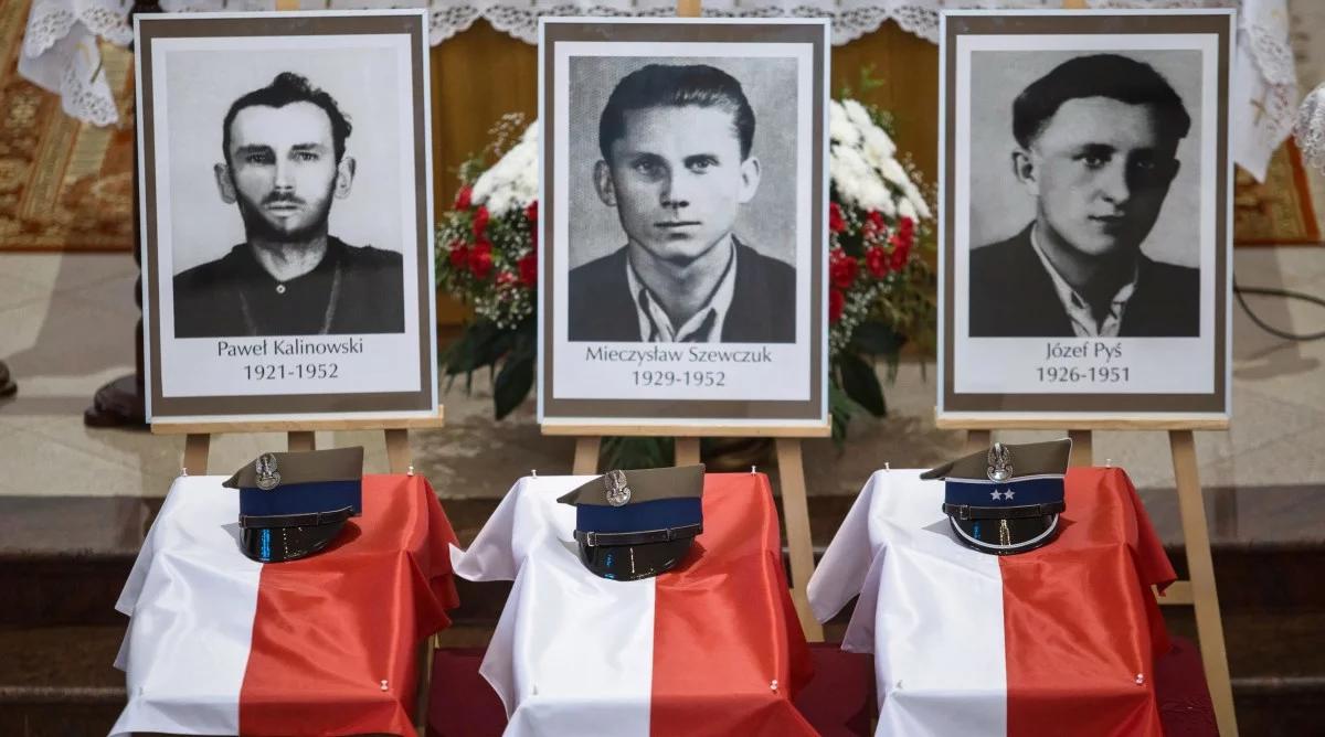 Msza, warta honorowa i czuwanie. Uroczystości pogrzebowe żołnierzy AK-WiN