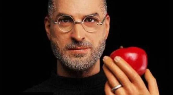 Lalka Steve Jobs za 99 dolarów. "Ma typowe pozy"