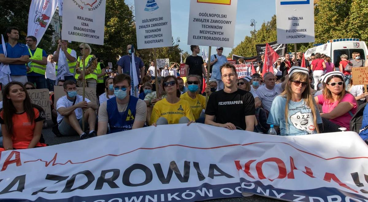 Protest medyków. Wiceminister zdrowia apeluje: spotkajmy się, niech dojdzie do tych rozmów