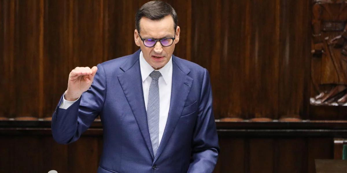 Projekt budżetu na 2024 r. Morawiecki: to budżet dwóch kieszeni, do jednej wkładają, a z drugiej wyciągają