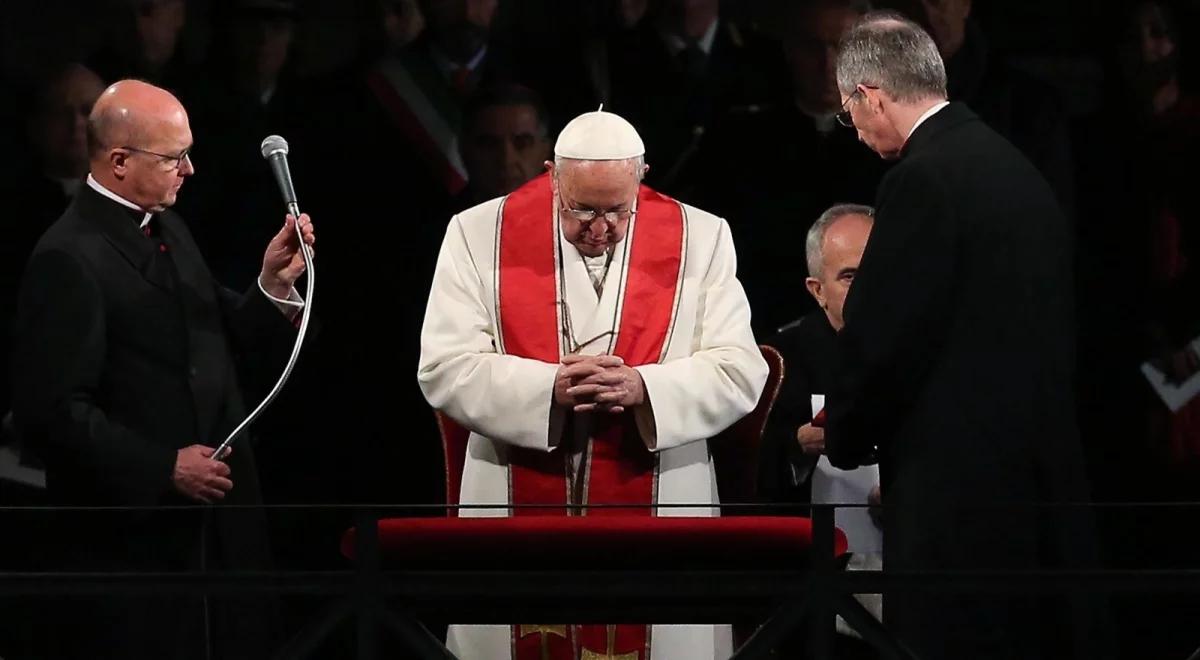 Wielkanocne orędzie papieża. Franciszek: nie bądźmy bierni w obliczu tragedii humanitarnej