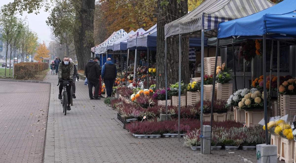 Cmentarze w całej Polsce zamknięte. Pogrzeby odbywają się zgodnie z planem