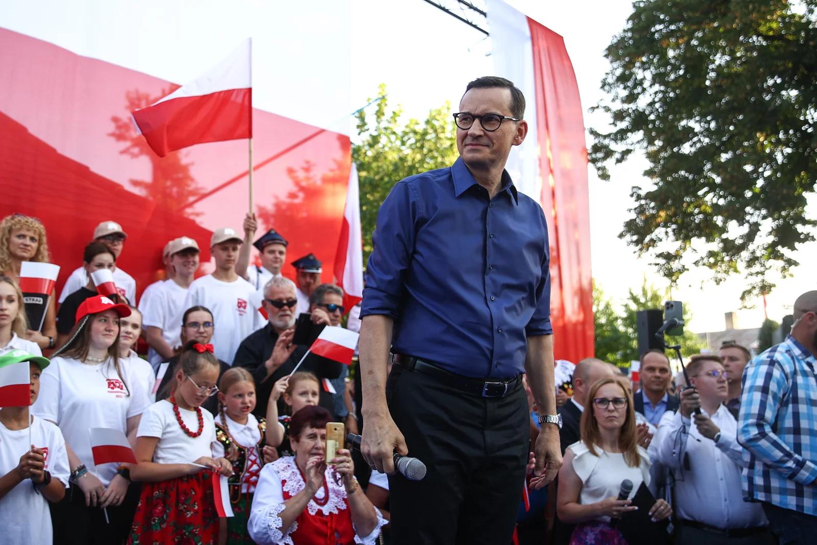 Premier Morawiecki: ograniczyliśmy poziom ubóstwa. To ważne, by dzieci nie były głodne