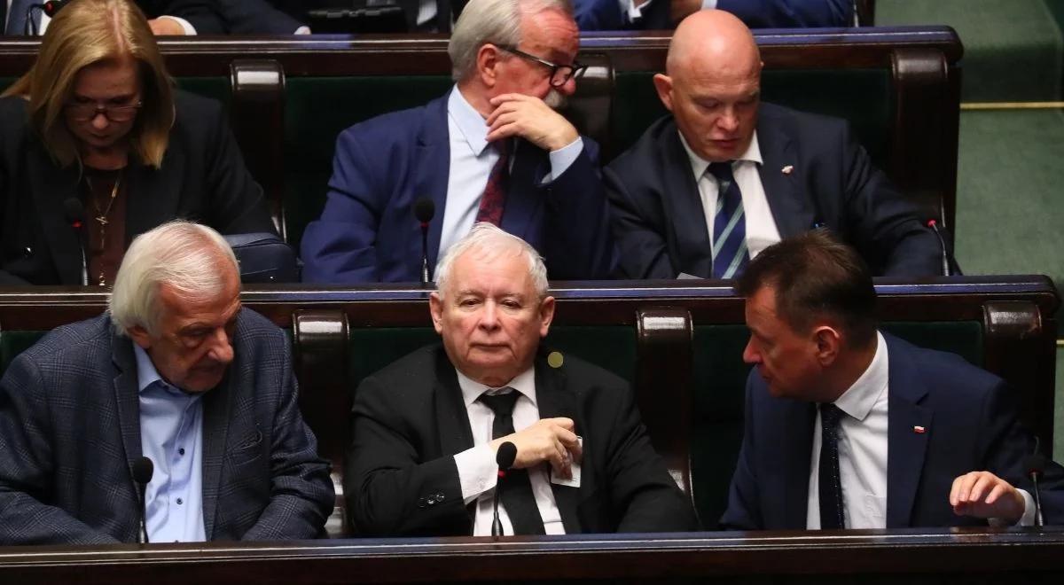 PiS liderem poparcia wśród młodych. Najmłodsza grupa za zbrojeniami, 500+ i walką z inflacją