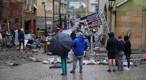 Do zrzutu żywności i wody zost...