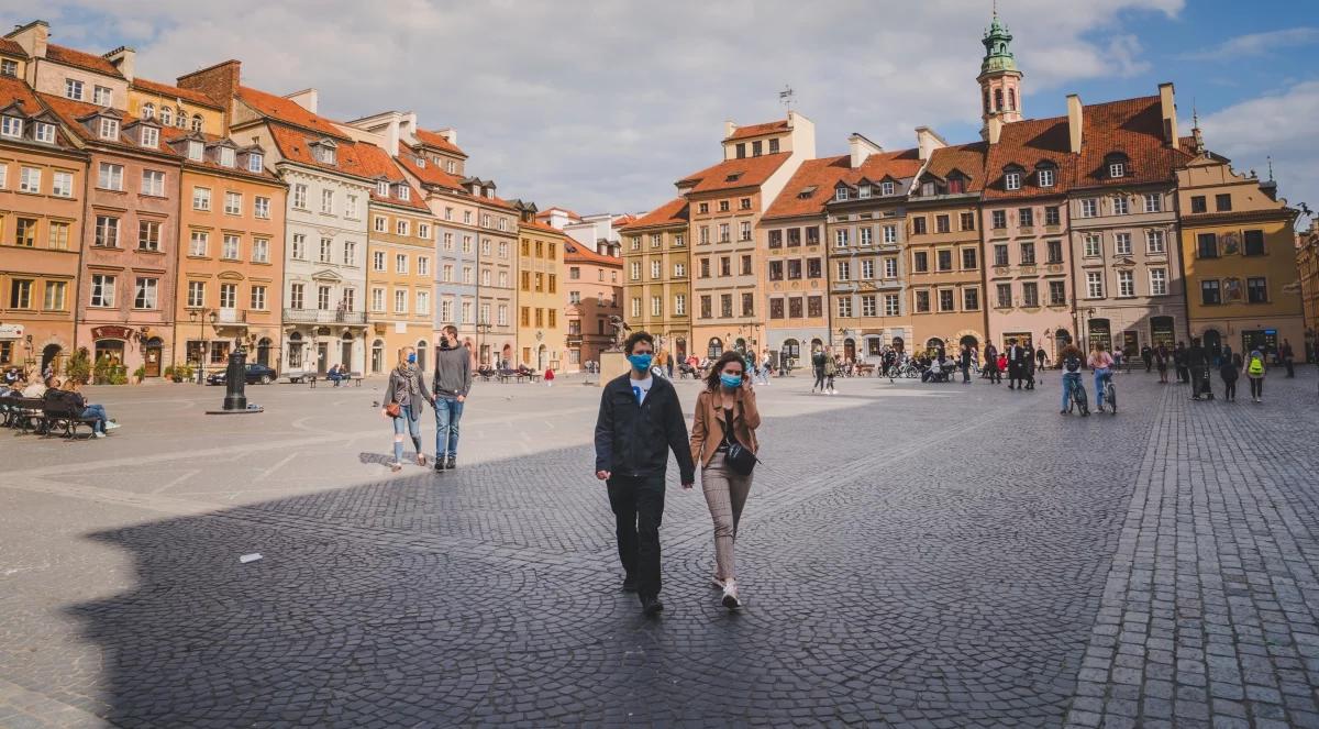 "To zależy od społeczeństwa, konieczne jest przestrzeganie obostrzeń". Prof. Gut o pandemii w Polsce