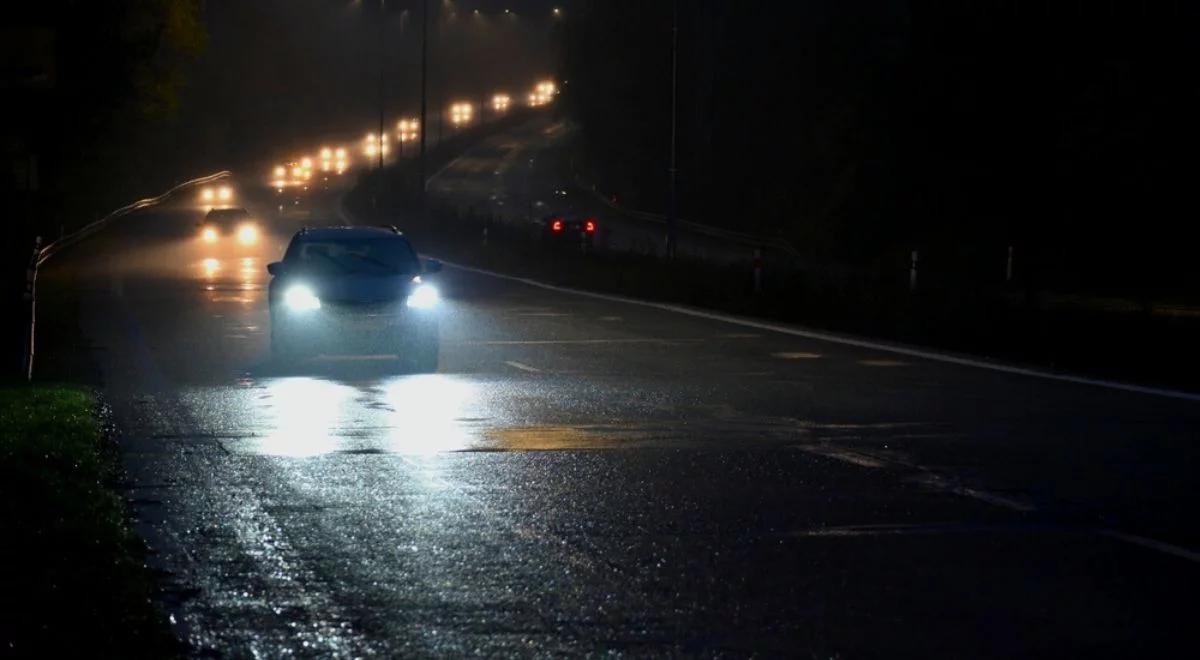 Śnieg i deszcz na drogach. GDDKiA ostrzega kierowców i apeluje o bezpieczną jazdę