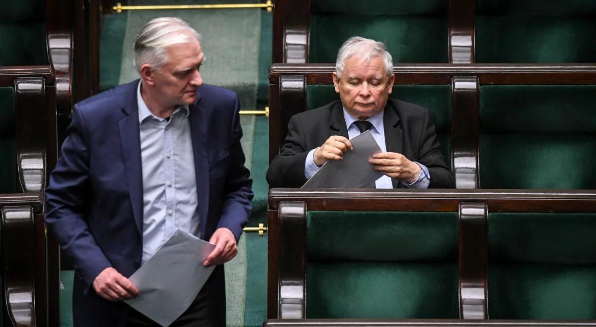 PiS na czele sondażu poparcia. Ugrupowanie Gowina poniżej jednego procenta