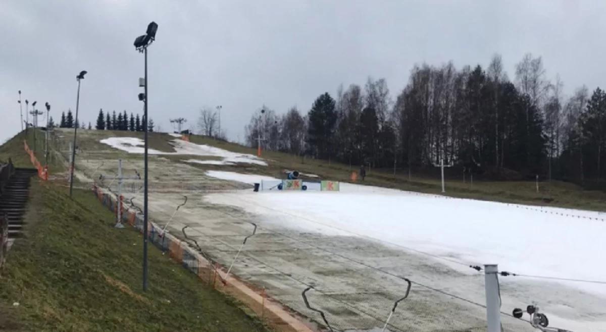 Działający stok narciarski, czynne kawiarnie i siłownie. To odkryli policjanci ze Śląska podczas kontroli