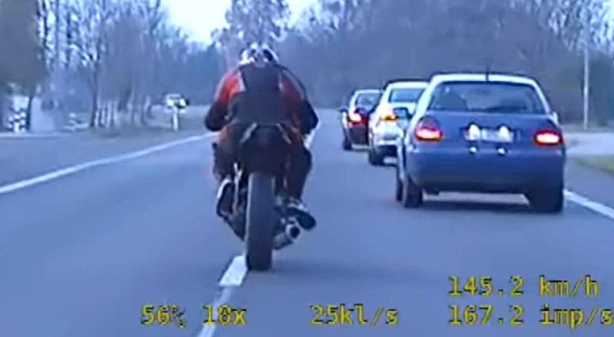 "Jechał jak wariat". Motocyklista uciekał przed policją, został złapany