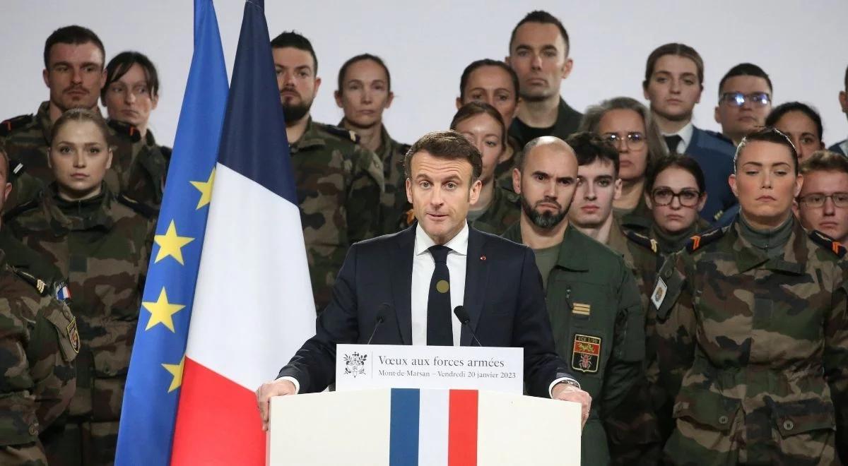 Macron chce zwiększyć wydatki wojskowe.Tyle, że opóźnia zamówienia na czołgi i myśliwce