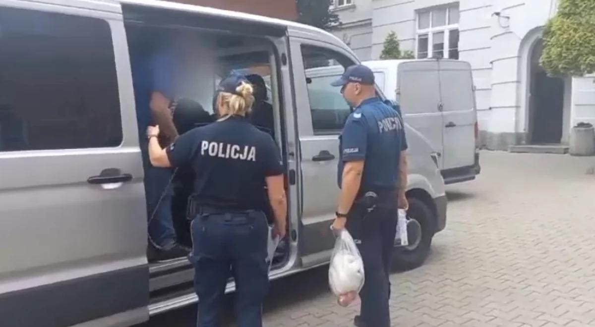 Ukrywał się w Niemczech, jest już w rękach polskiej policji. Ekstradycja podwójnego zabójcy [WIDEO]