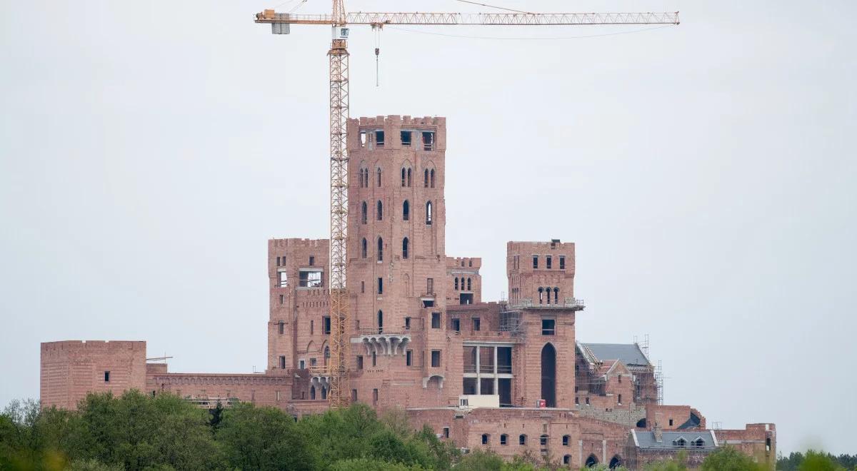 Budowa zamku w Puszczy Noteckiej. Wojewoda: pozwolenie ważne, choć wydane z naruszeniem prawa