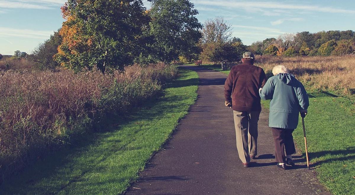 Opieka nad seniorami: potrzeba kompleksowych rozwiązań
