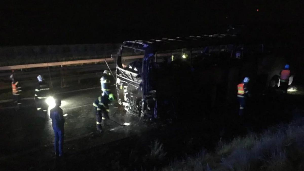 Czechy: pożar autobusu ze szkolną wycieczką z Polski. Uczniowie zdążyli uciec