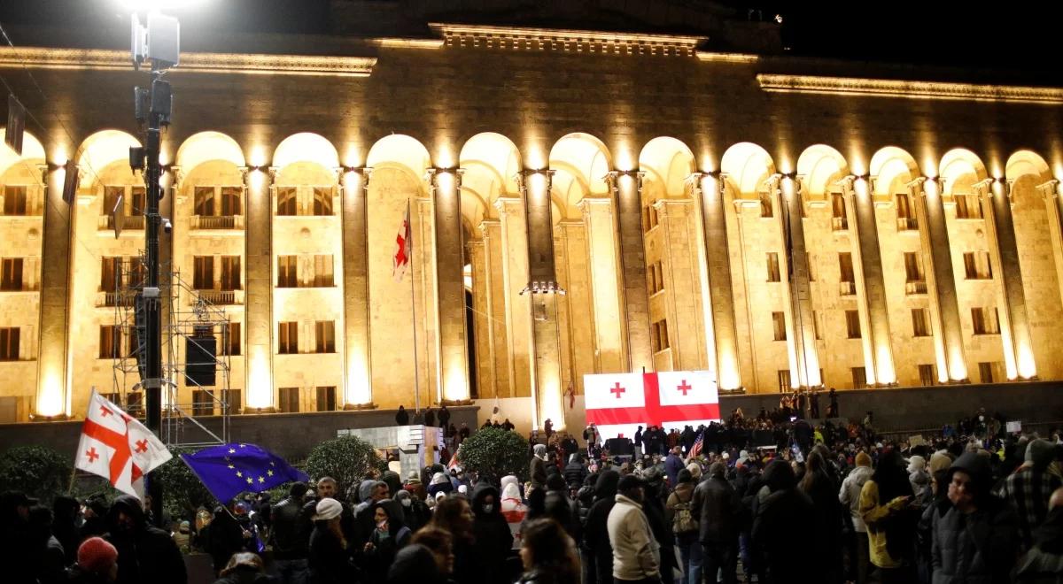 Opozycja bojkotuje inaugurację parlamentu w Gruzji. Domaga się ponownych wyborów