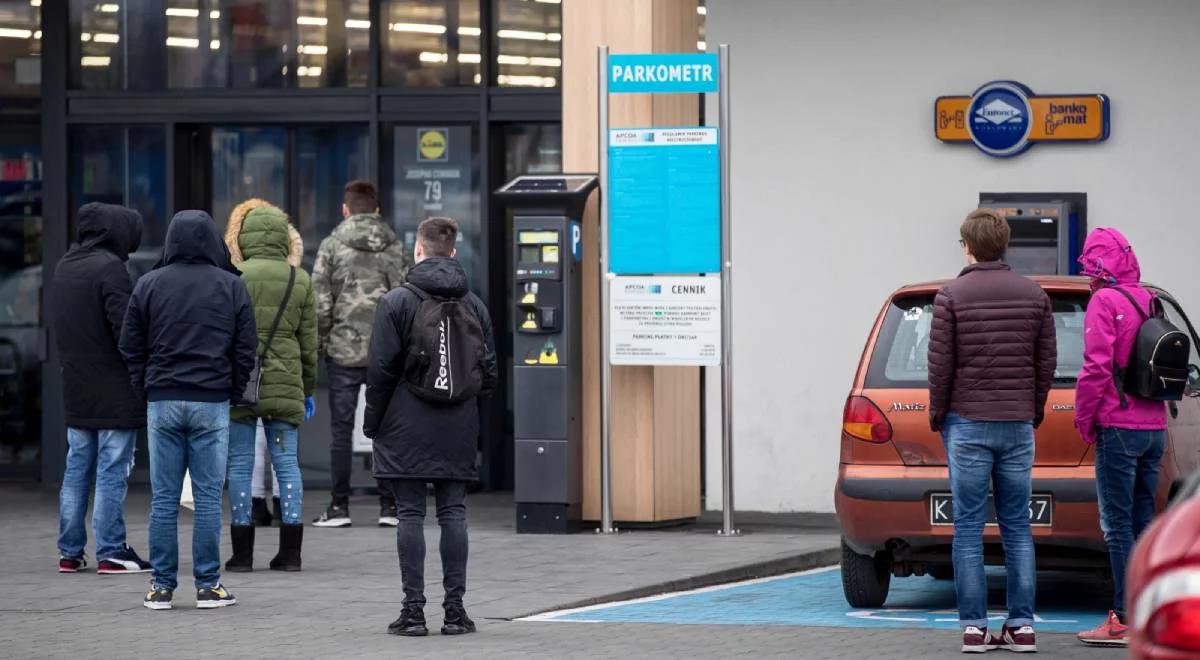 Polacy w kwarantannie. Policyjne dane o kontrolach i udzielonej pomocy