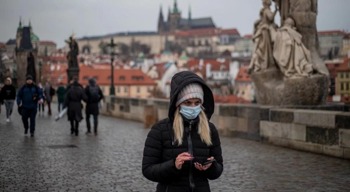 Omikron dotarł do kolejnych krajów UE. Jak przebiegają infekcje?