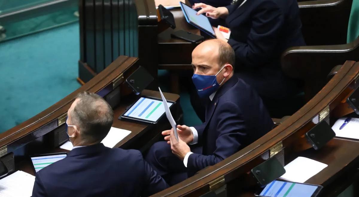 "Koalicja Obywatelska pogubiła się w tej sprawie". Dr Bartłomiej Machnik o głosowaniu ws. KPO