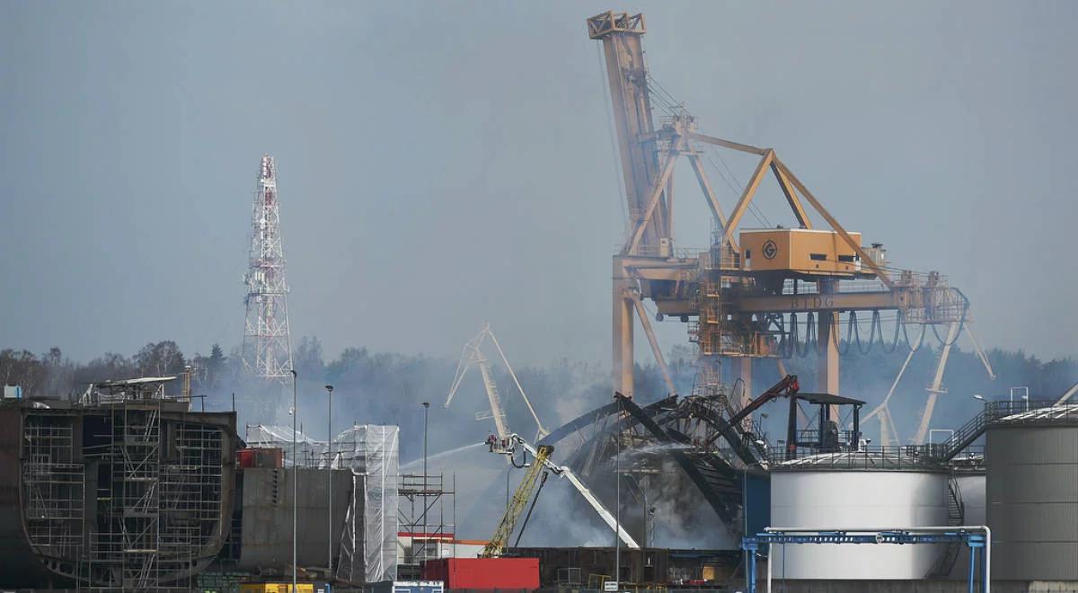 Poważny pożar w Gdyni. Spłonęła część portu, większość budynków się zawaliła