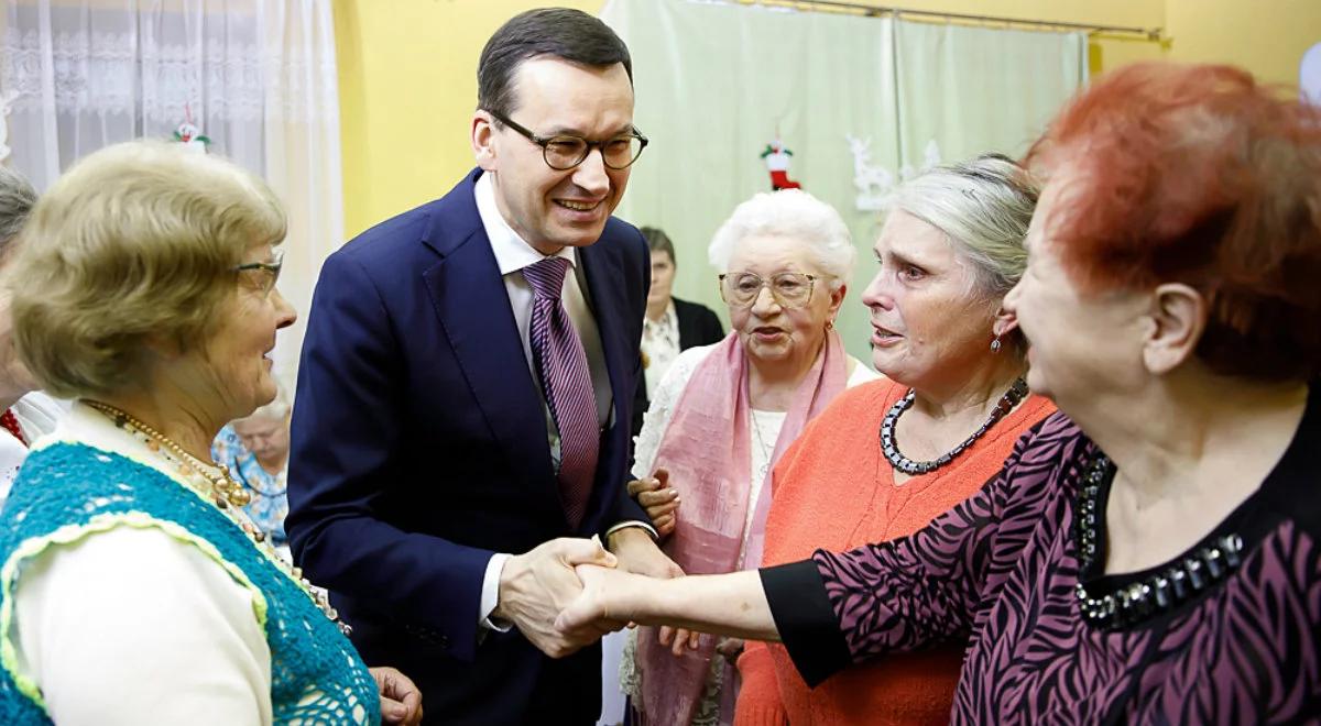 Premier: zawsze cieszę się, kiedy mogę spędzić czas z seniorami